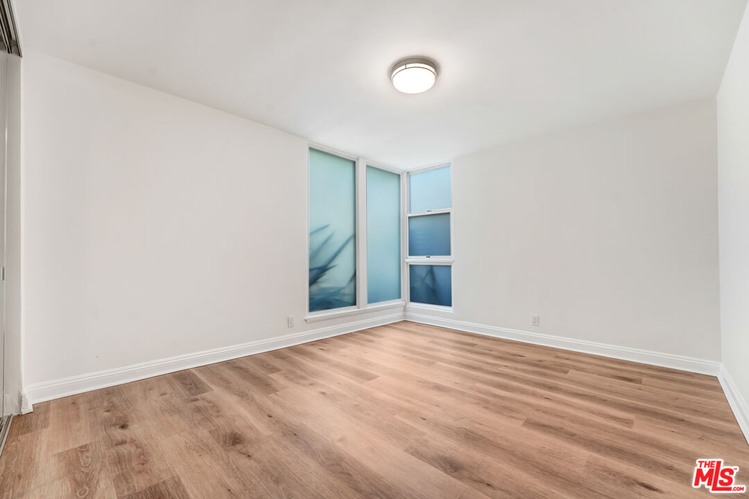 337 N Oakhurst Dr Unit: 1