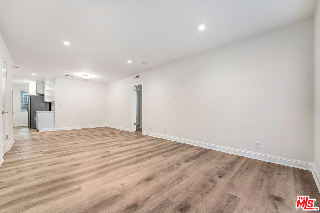 337 N Oakhurst Dr Unit: 1