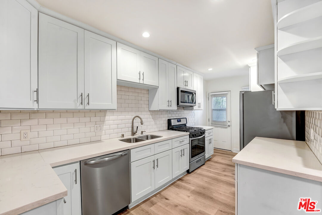 337 N Oakhurst Dr Unit: 1