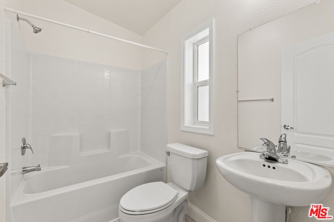 8250 Lankershim Blvd Unit: 185