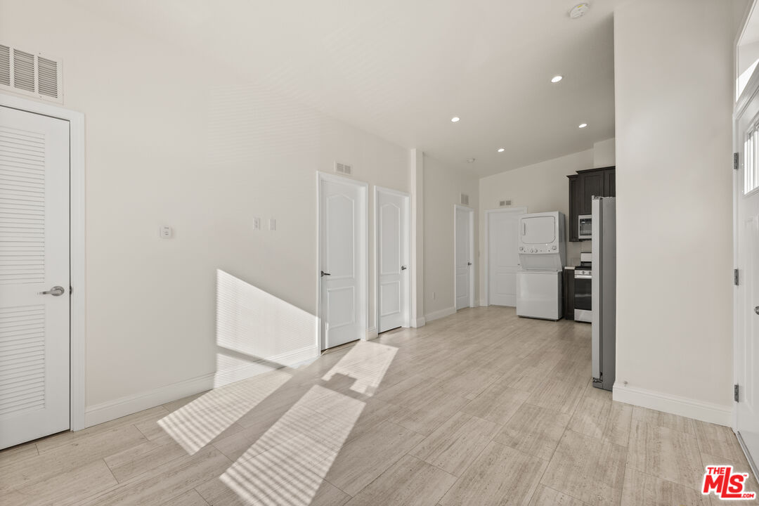 8250 Lankershim Blvd Unit: 185