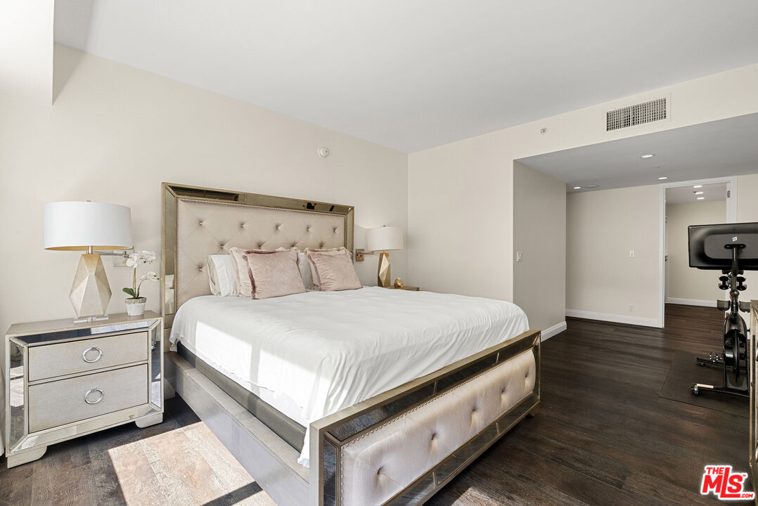 10520 Wilshire Blvd Unit: 407