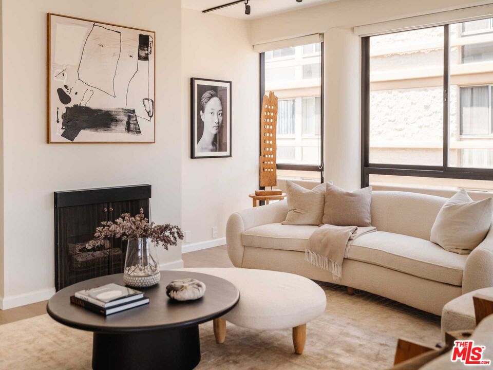 318 N Maple Dr Unit: 408