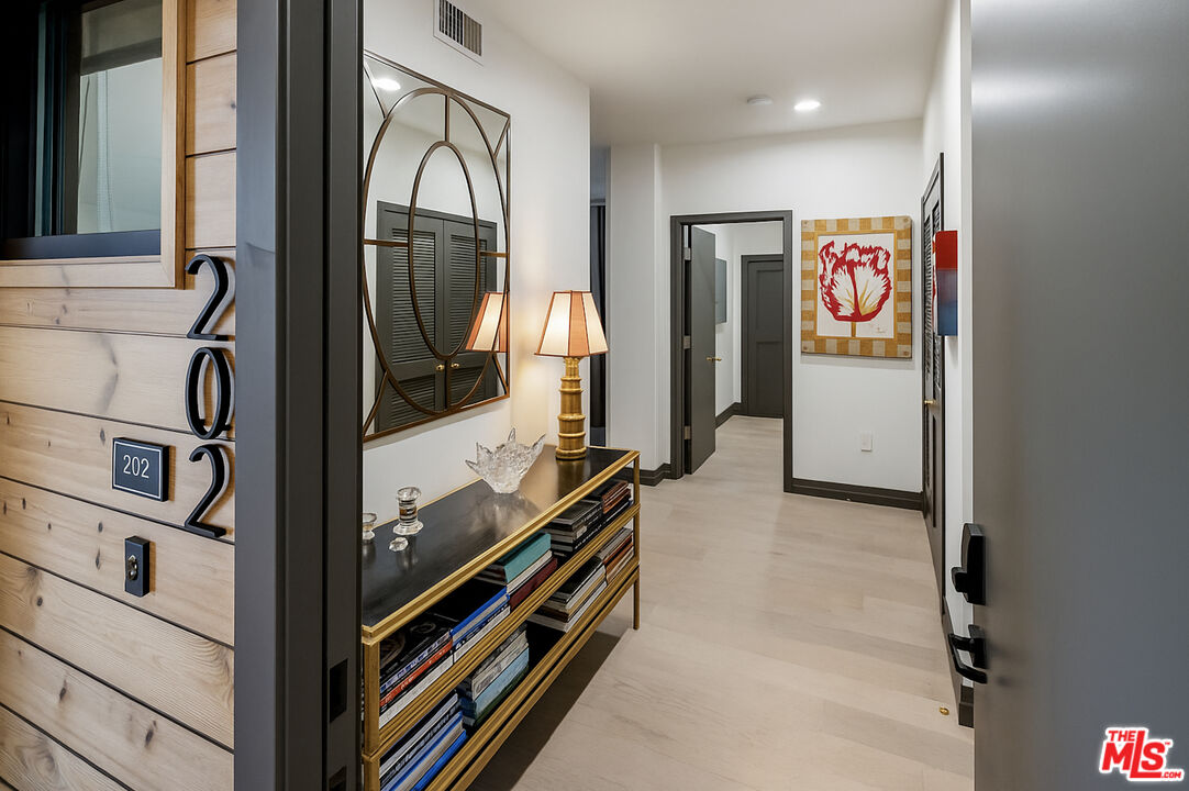 118 N Orlando Ave Unit: 202