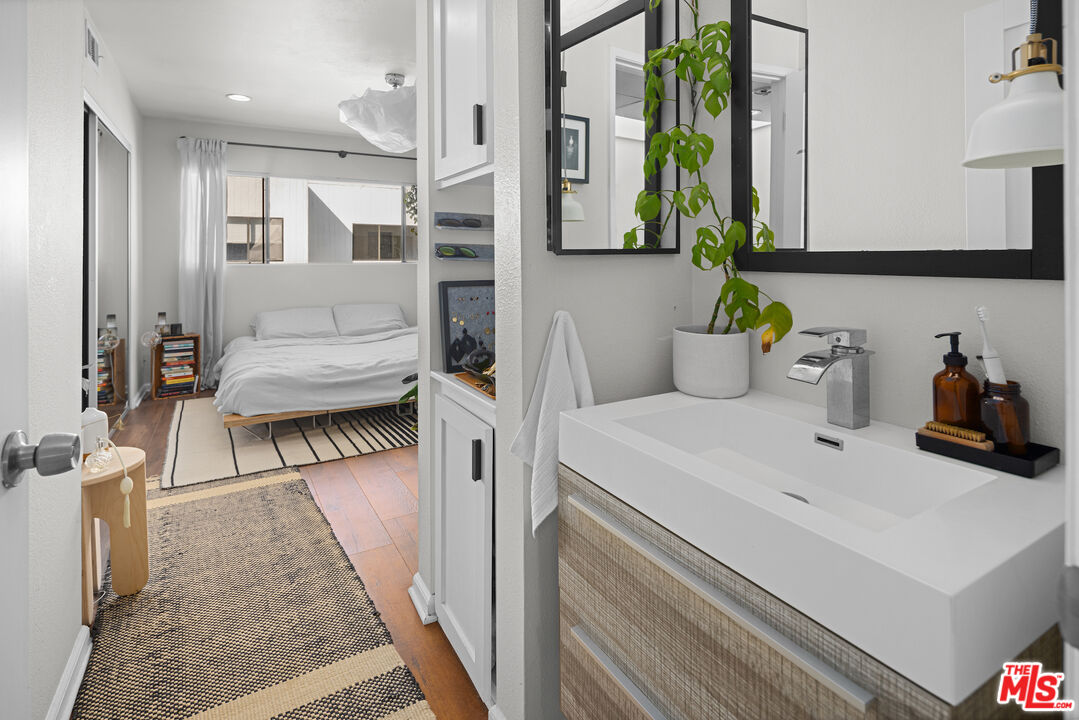 2500 Abbot Kinney Blvd Unit: 7