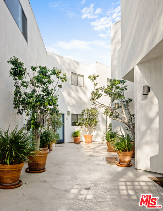 2500 Abbot Kinney Blvd Unit: 7