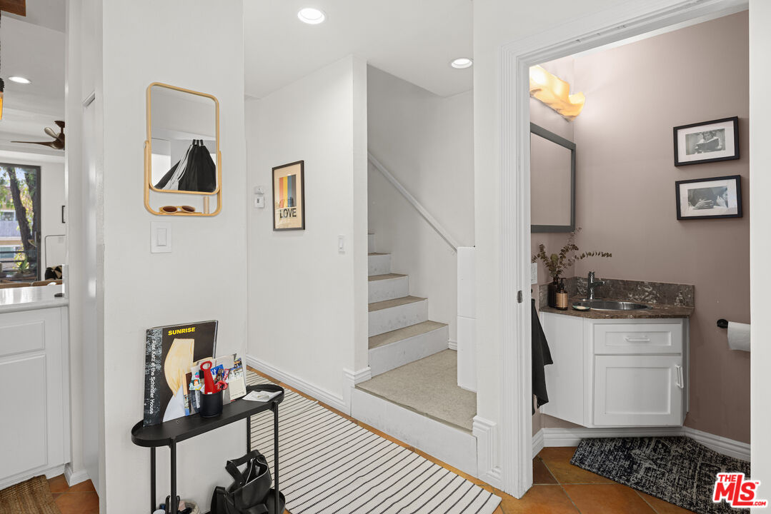 2500 Abbot Kinney Blvd Unit: 7