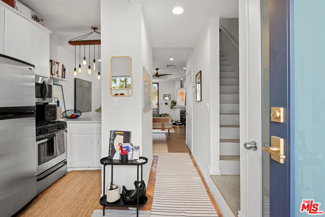 2500 Abbot Kinney Blvd Unit: 7