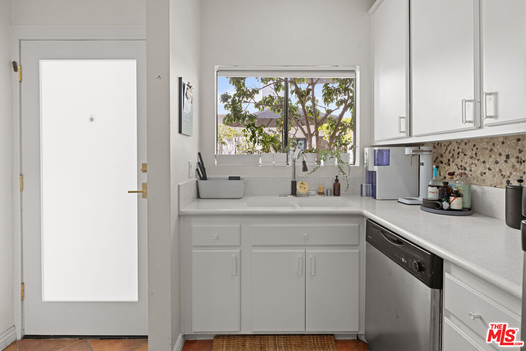 2500 Abbot Kinney Blvd Unit: 7