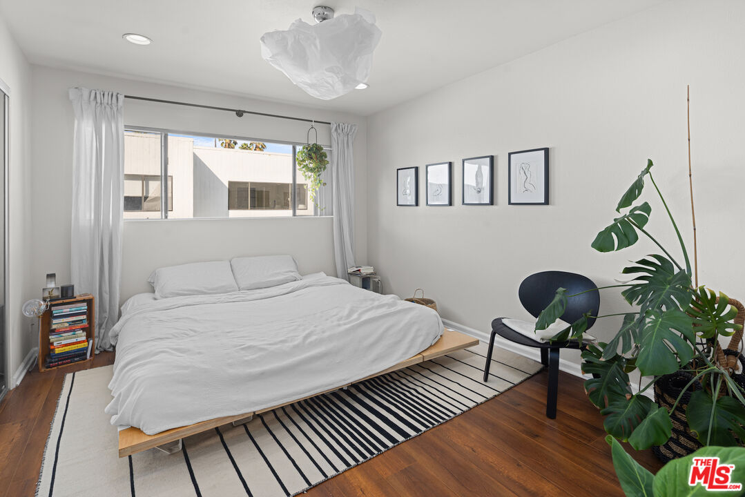 2500 Abbot Kinney Blvd Unit: 7