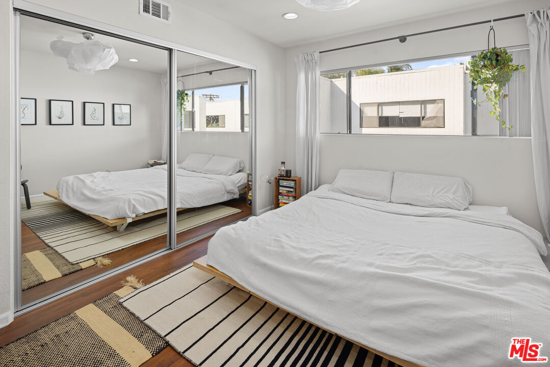 2500 Abbot Kinney Blvd Unit: 7