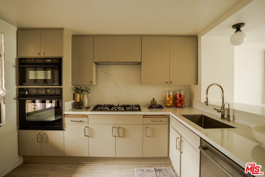 11847 Gorham Ave Unit: 302