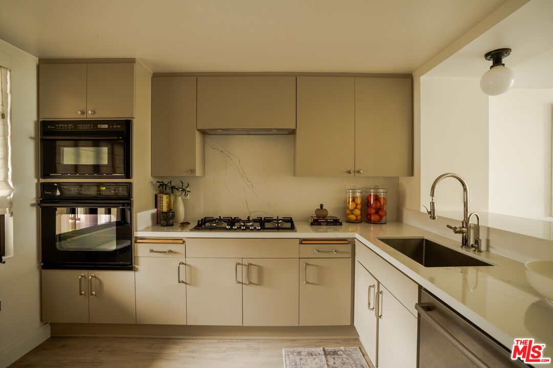 11847 Gorham Ave Unit: 302