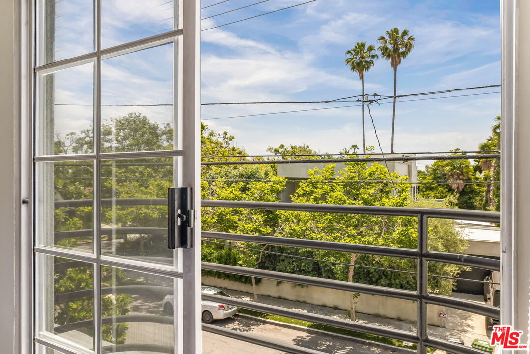 801 N Martel Ave Unit: 3