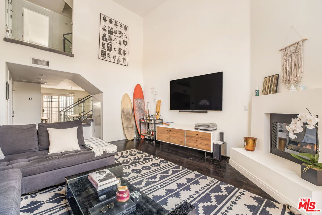 801 N Martel Ave Unit: 3