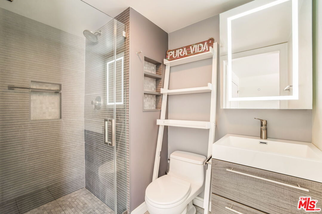 801 N Martel Ave Unit: 3