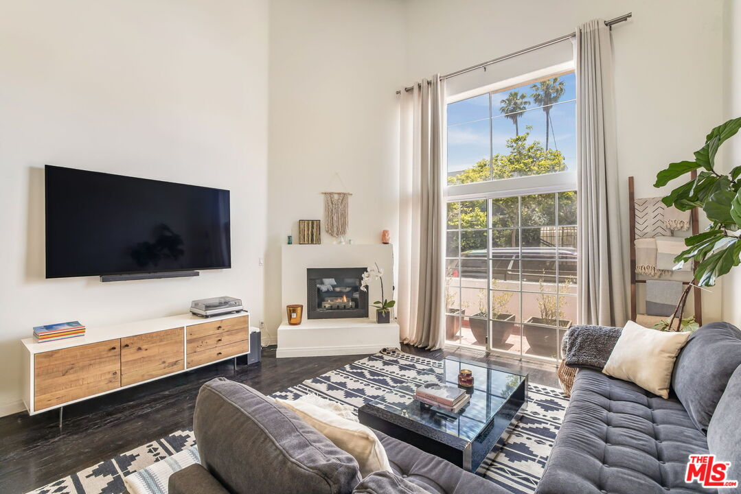 801 N Martel Ave Unit: 3