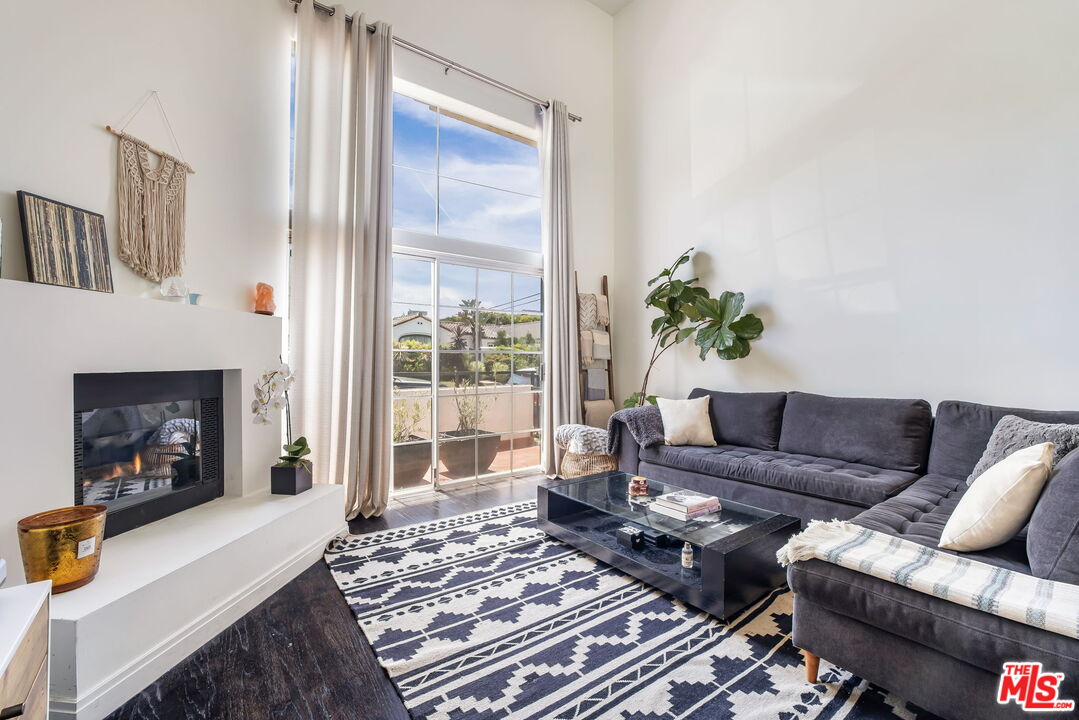 801 N Martel Ave Unit: 3