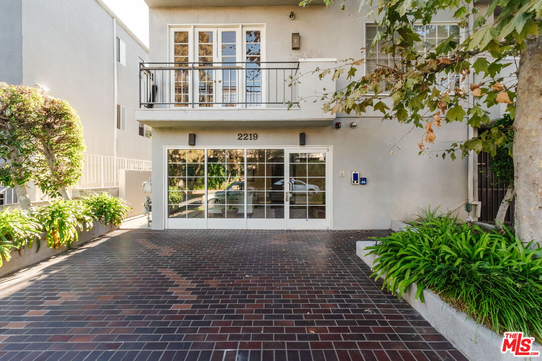 2219 S Bentley Ave Unit: 203