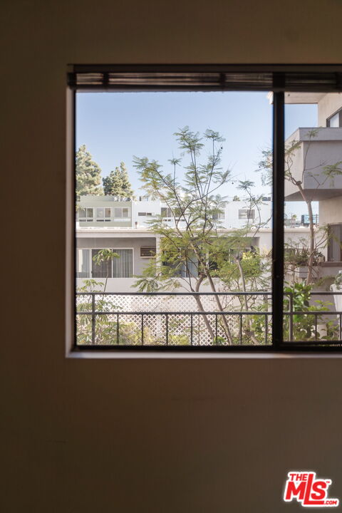 2219 S Bentley Ave Unit: 203