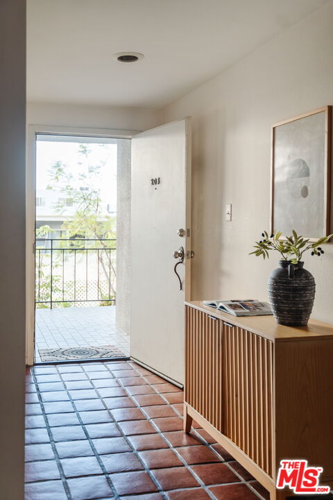 2219 S Bentley Ave Unit: 203