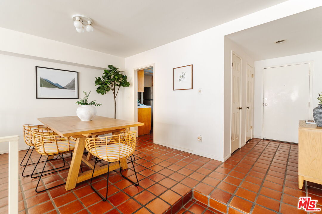 2219 S Bentley Ave Unit: 203