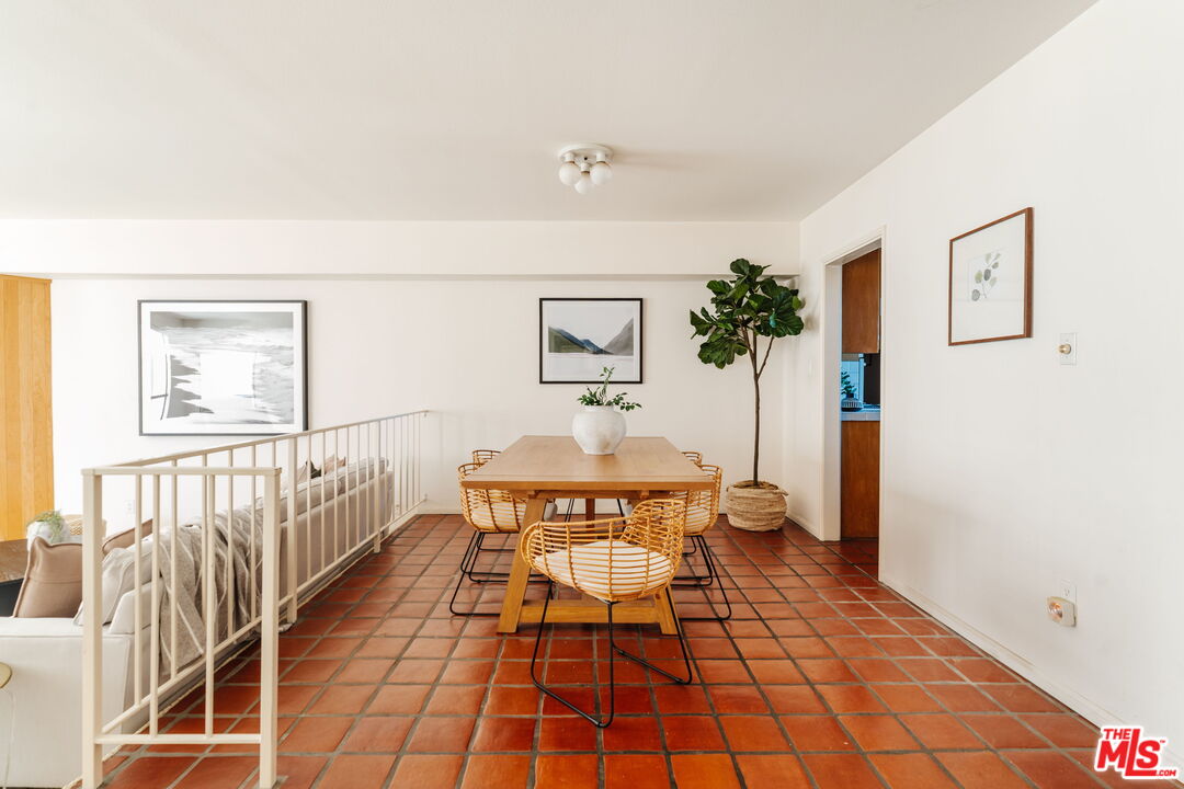 2219 S Bentley Ave Unit: 203