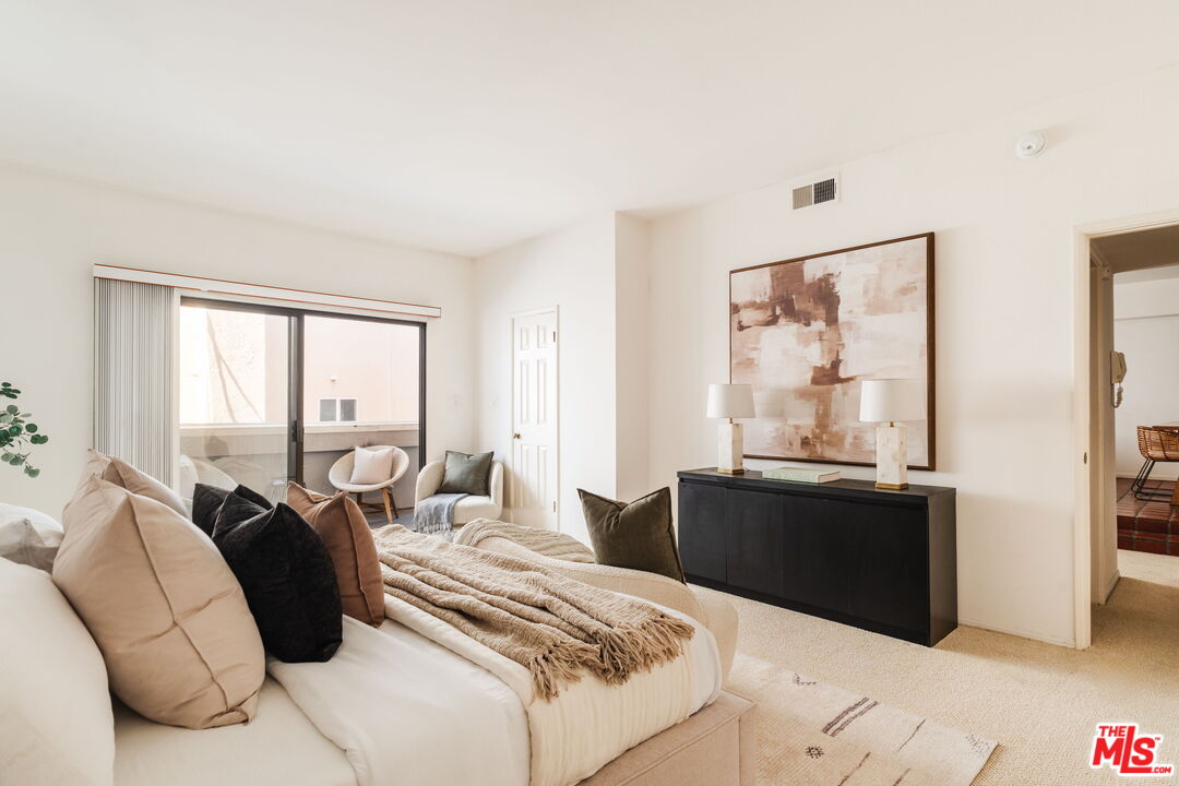 2219 S Bentley Ave Unit: 203