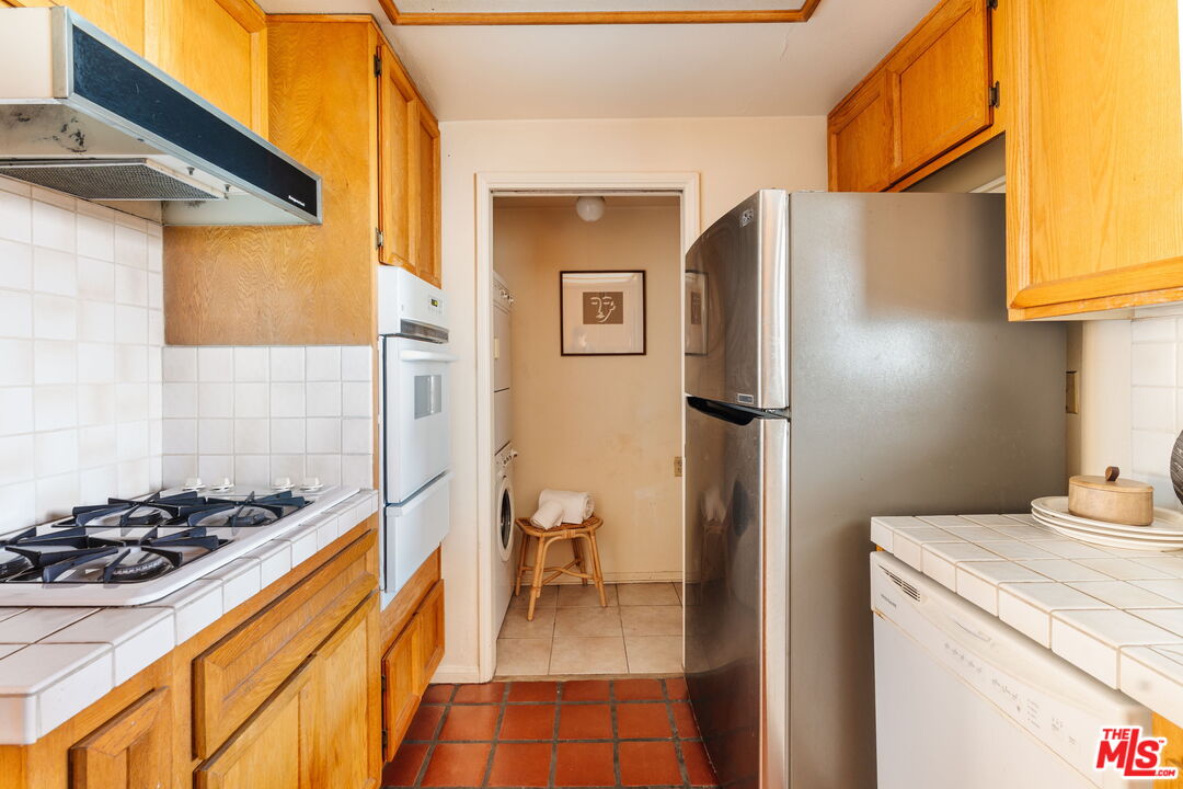 2219 S Bentley Ave Unit: 203