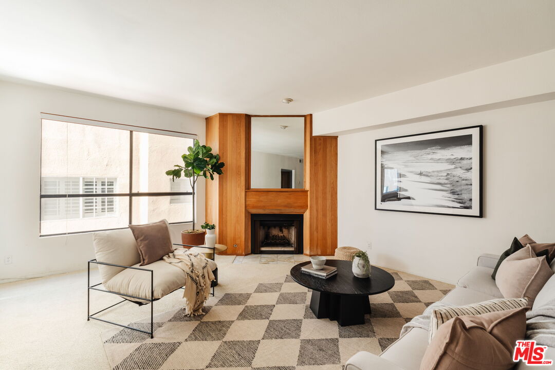 2219 S Bentley Ave Unit: 203