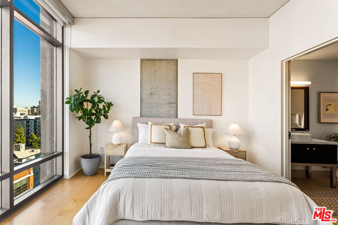 1100 S Hope St Unit: 1116