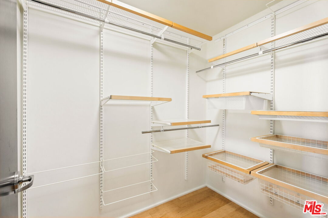 1100 S Hope St Unit: 1116