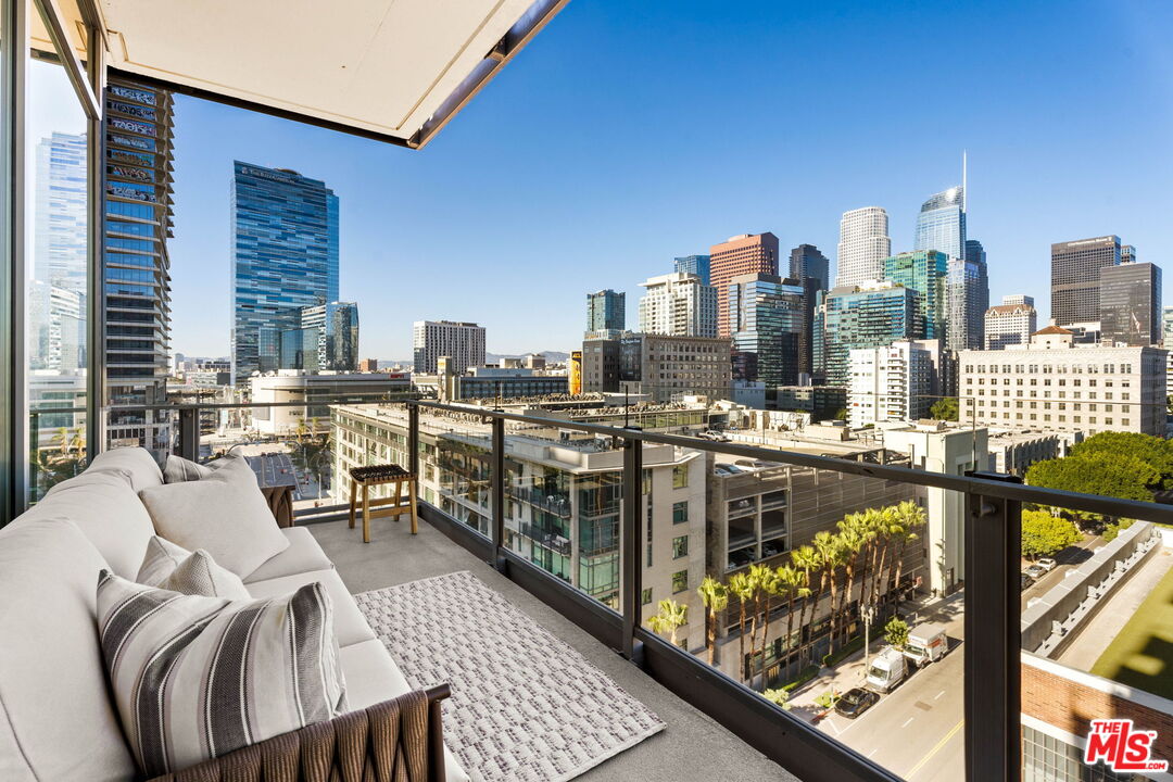 1100 S Hope St Unit: 1116