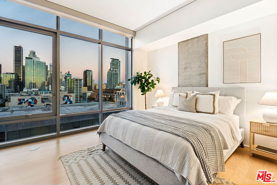 1100 S Hope St Unit: 1116