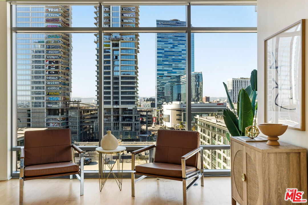 1100 S Hope St Unit: 1116