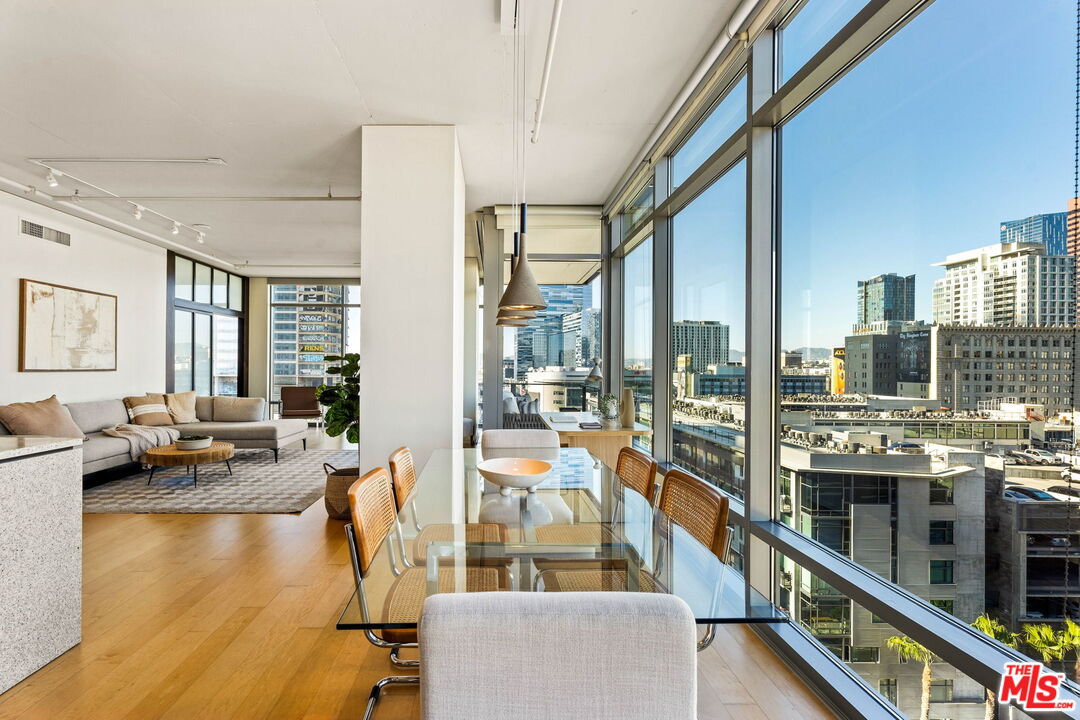 1100 S Hope St Unit: 1116