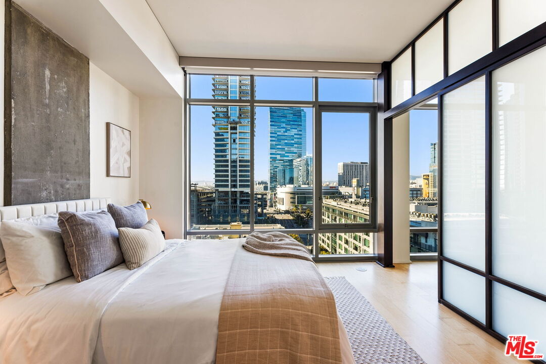 1100 S Hope St Unit: 1116