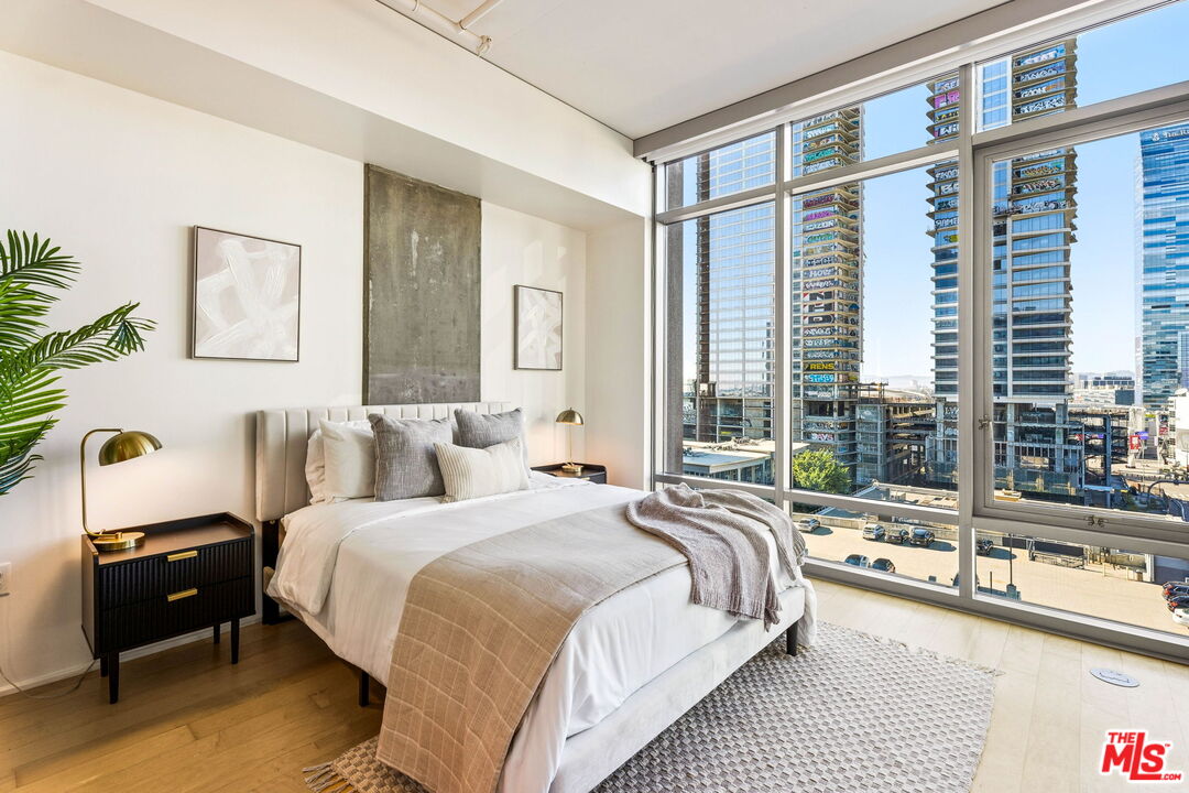 1100 S Hope St Unit: 1116