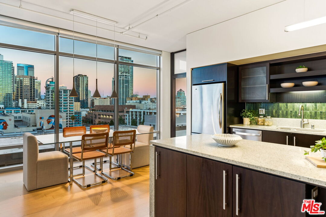 1100 S Hope St Unit: 1116