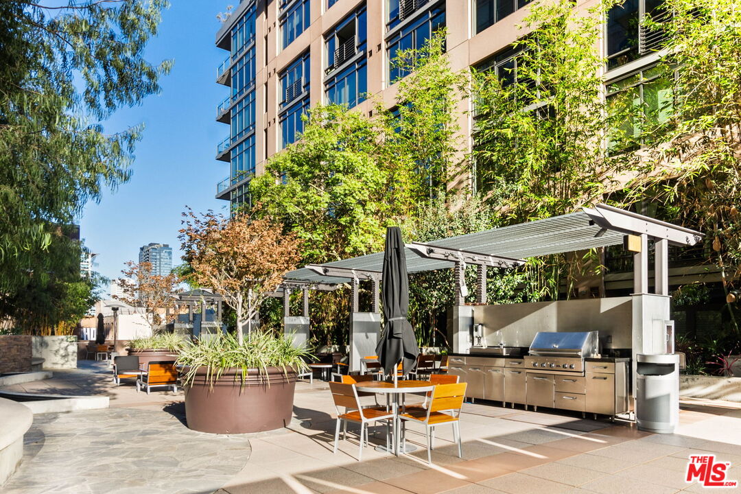 1100 S Hope St Unit: 1116