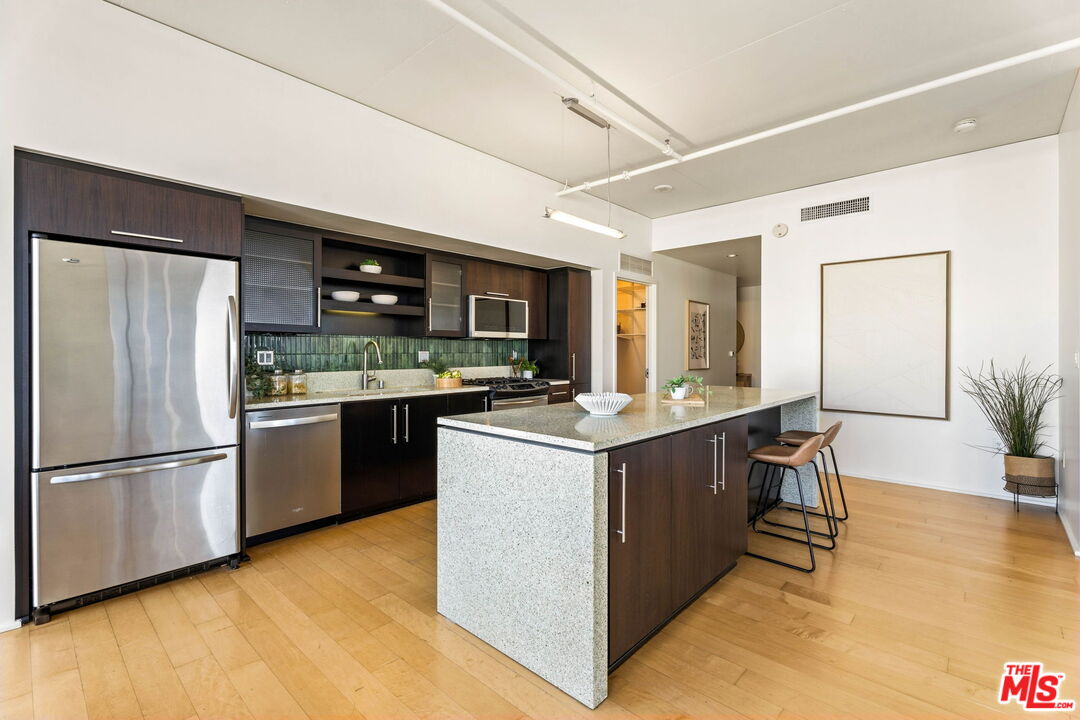 1100 S Hope St Unit: 1116