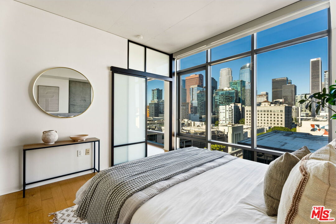 1100 S Hope St Unit: 1116