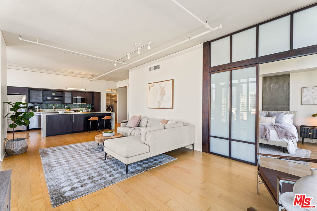 1100 S Hope St Unit: 1116