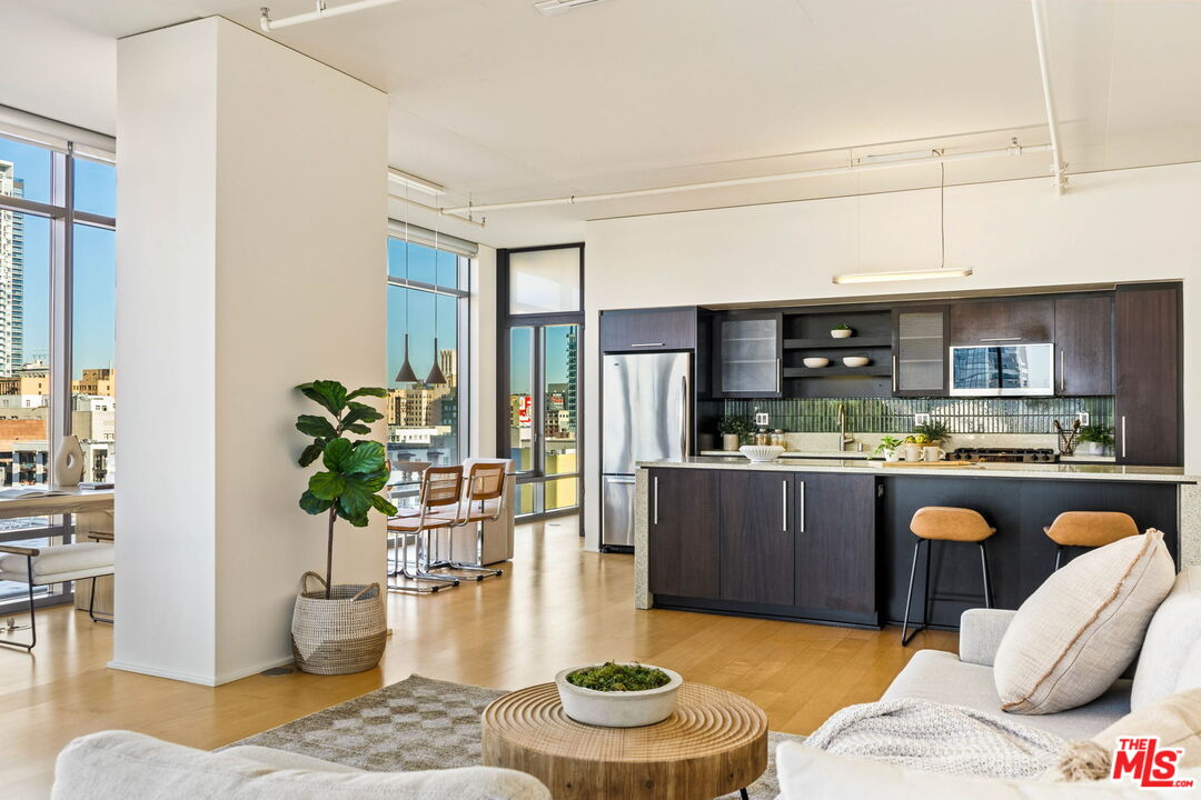 1100 S Hope St Unit: 1116