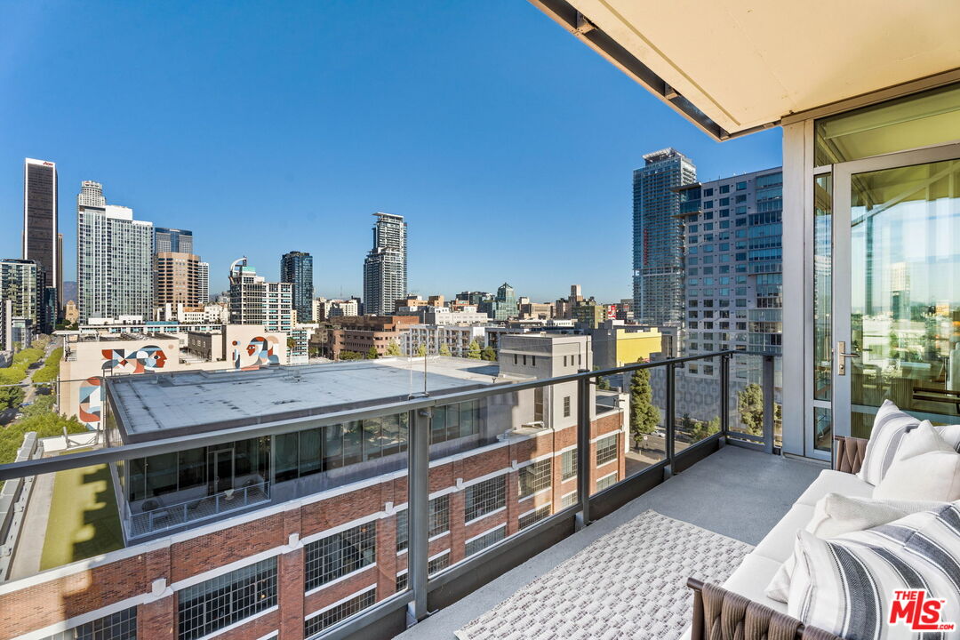 1100 S Hope St Unit: 1116