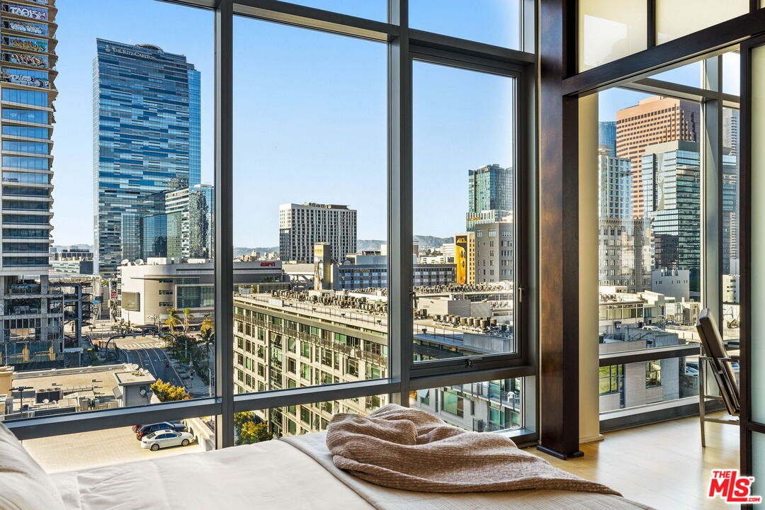 1100 S Hope St Unit: 1116