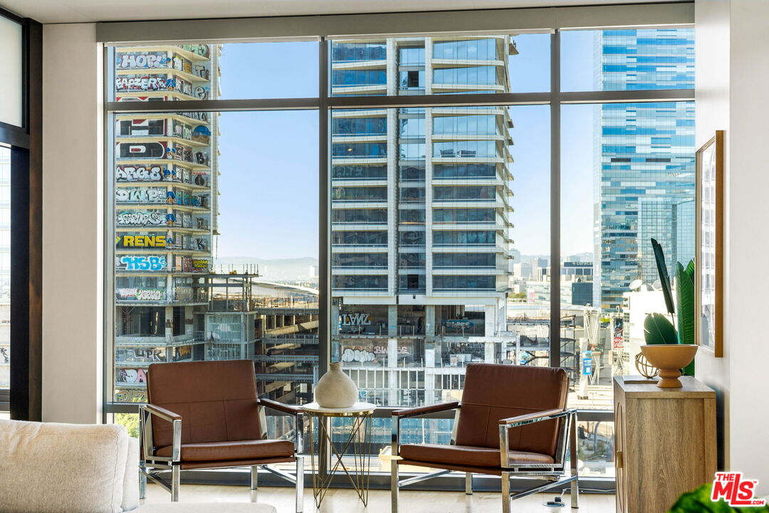 1100 S Hope St Unit: 1116