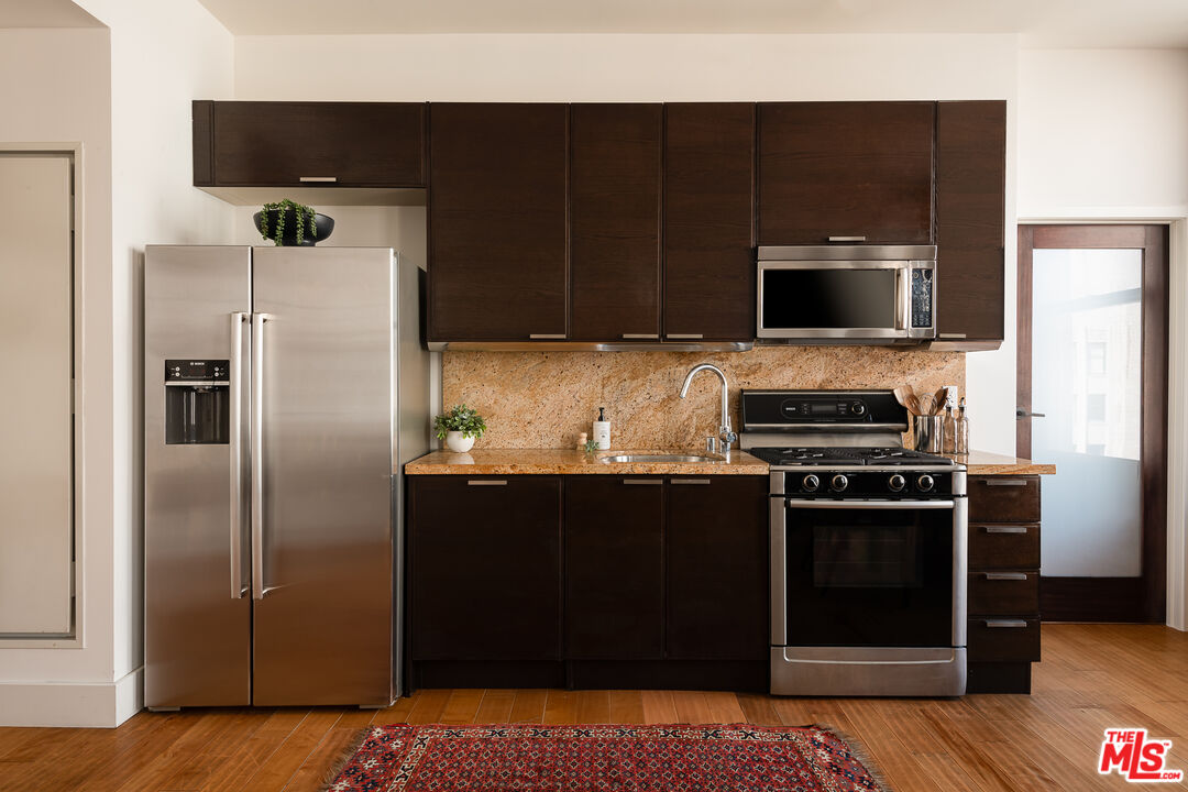 460 S Spring St Unit: 1015