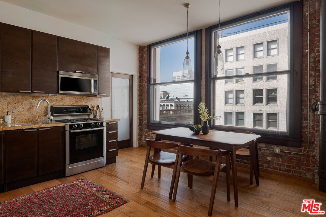 460 S Spring St Unit: 1015