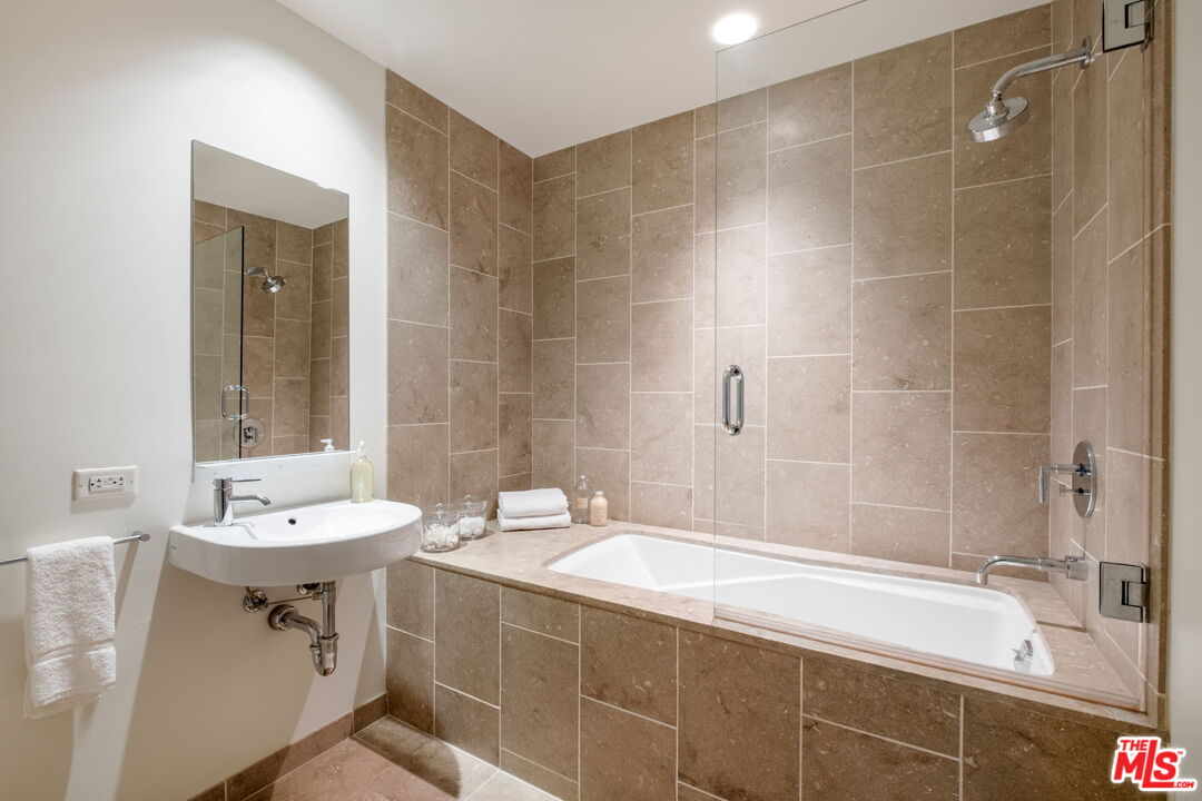 6250 Hollywood Blvd Unit: 5N